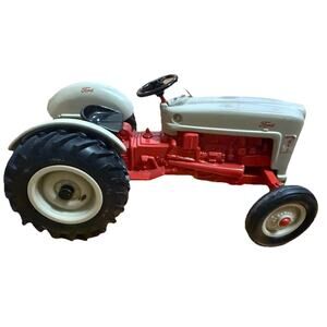 ERTL 1954 FORD Model 640 Tractor